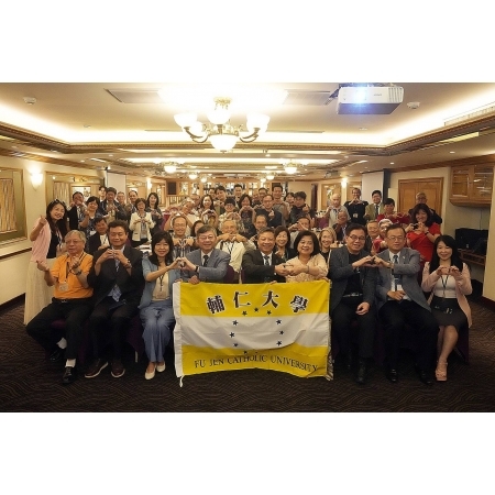 校友齊聚！藍易振校長首度亮相校友總會理監事會暨會長餐敘，掀起熱烈反響